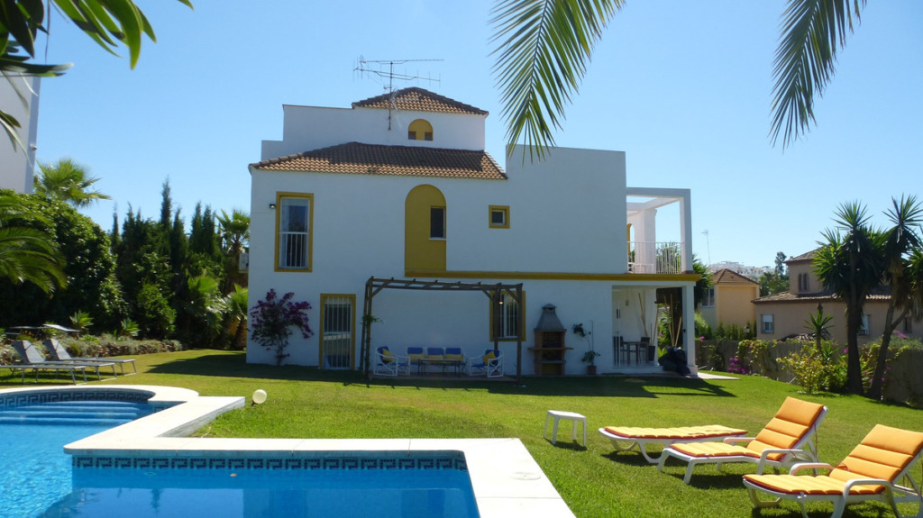 Villa – Chalet — Nueva Andalucía