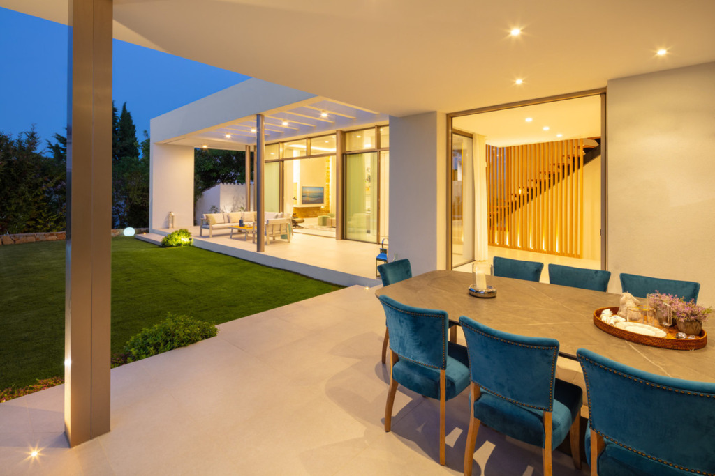 Detached Villa — Aloha
