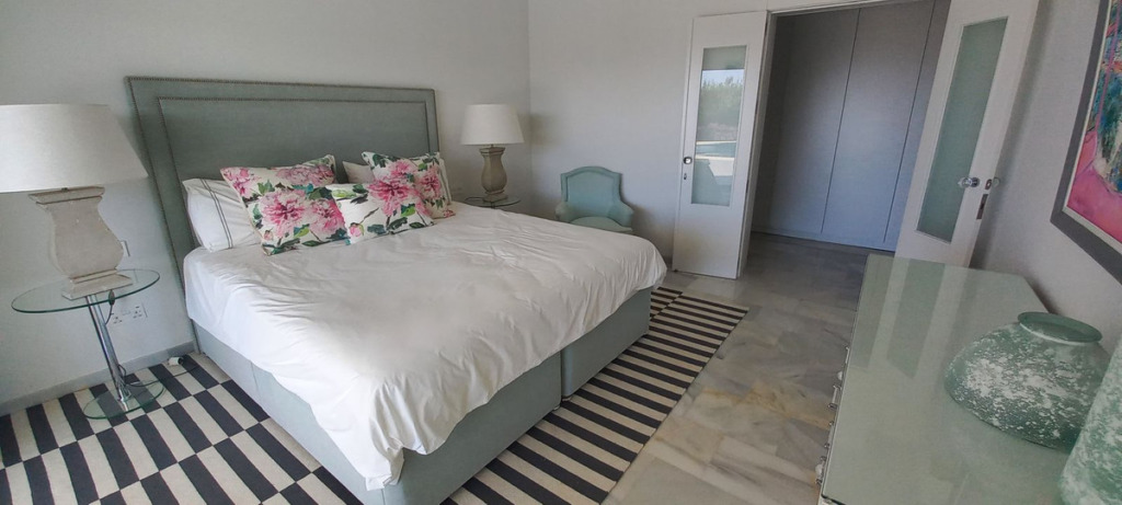 Villa – Chalet — El Chaparral