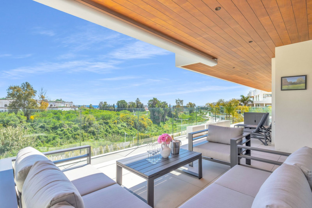 Middle Floor Apartment — Marbella
