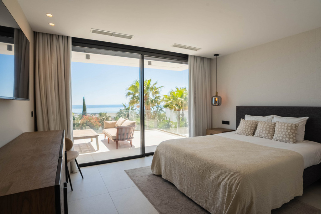 Villa – Chalet — Estepona