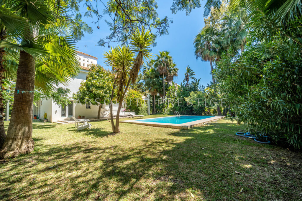 Villa – Chalet — Nueva Andalucía
