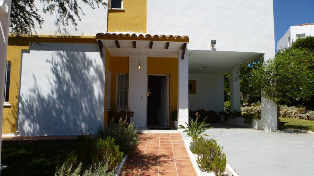 Villa – Chalet — Nueva Andalucía