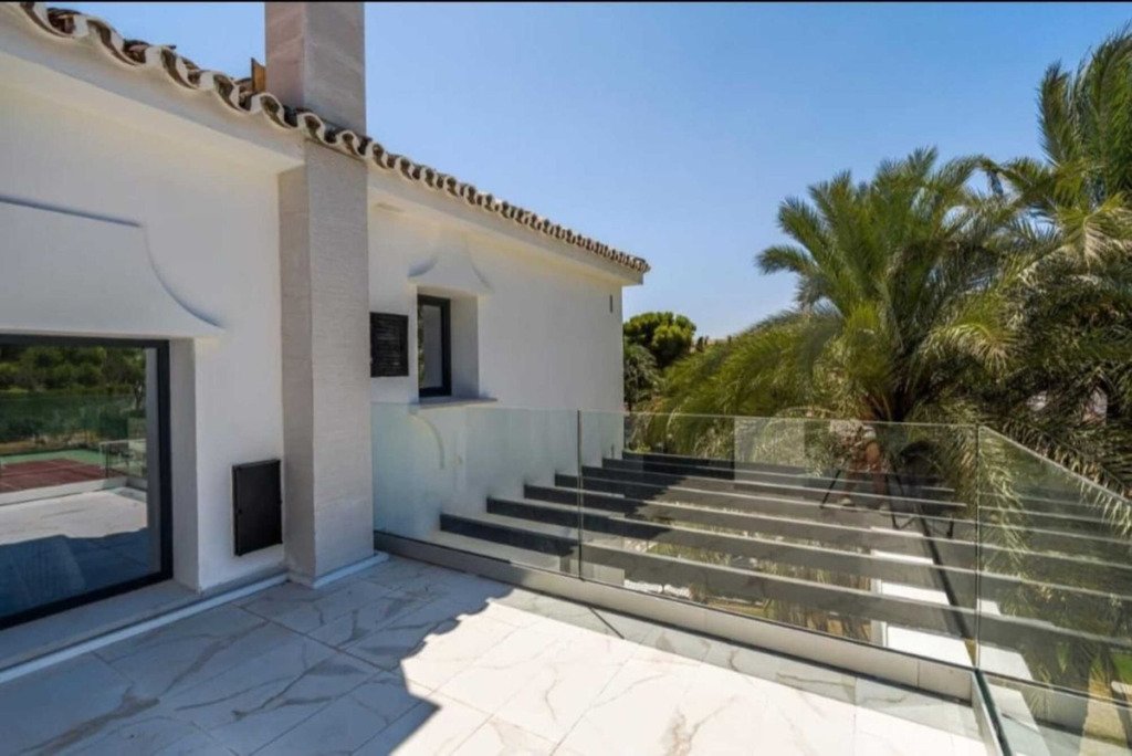 Detached Villa — Nueva Andalucía