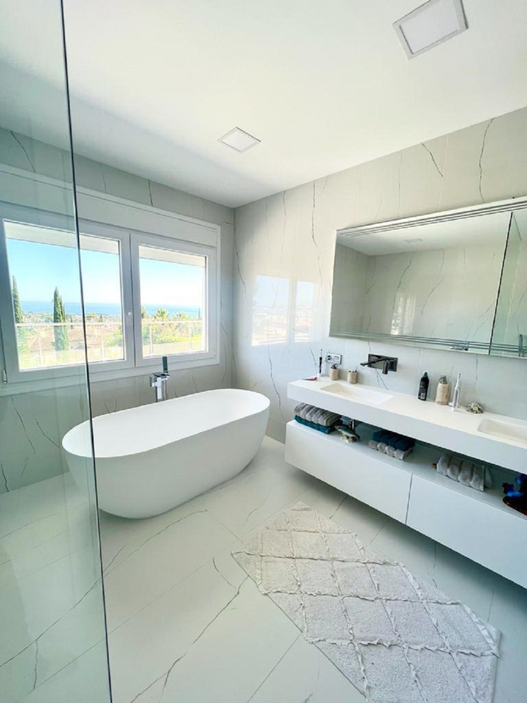 Detached Villa — El Paraiso