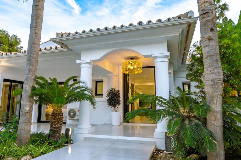 Detached Villa — El Paraiso