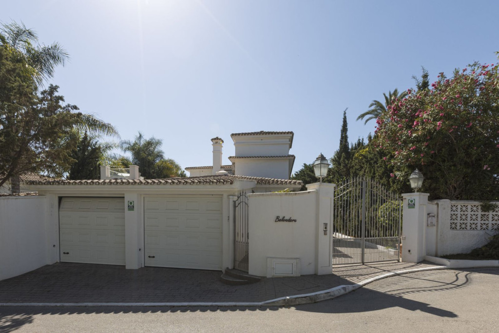 Detached Villa — Los Monteros