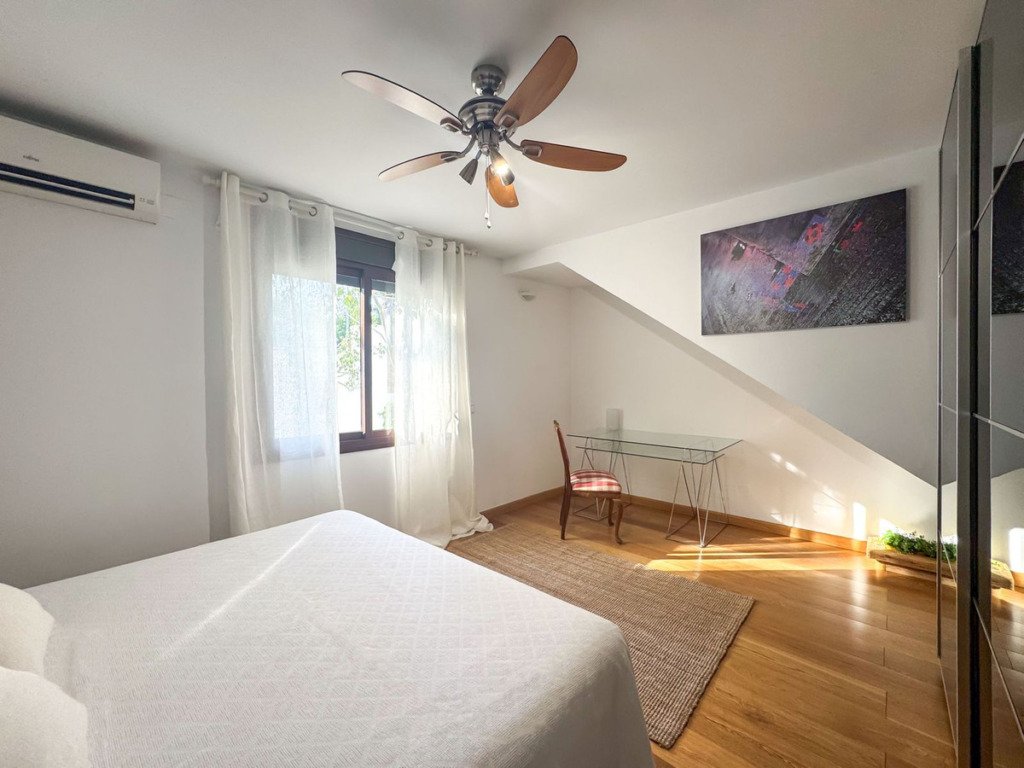 Villa – Chalet — Nueva Andalucía