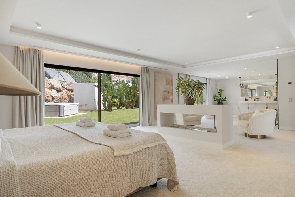Villa – Chalet — Nueva Andalucía