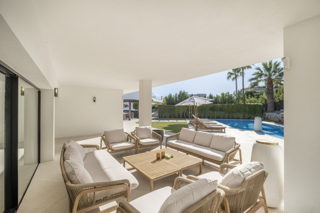 Villa – Chalet — Nueva Andalucía