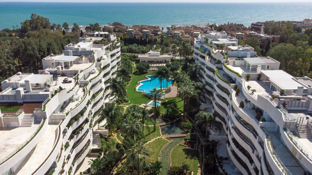 Middle Floor Apartment — Puerto Banús