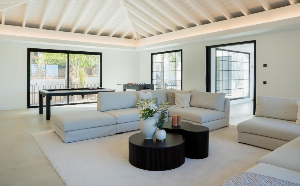 Detached Villa — Nueva Andalucía