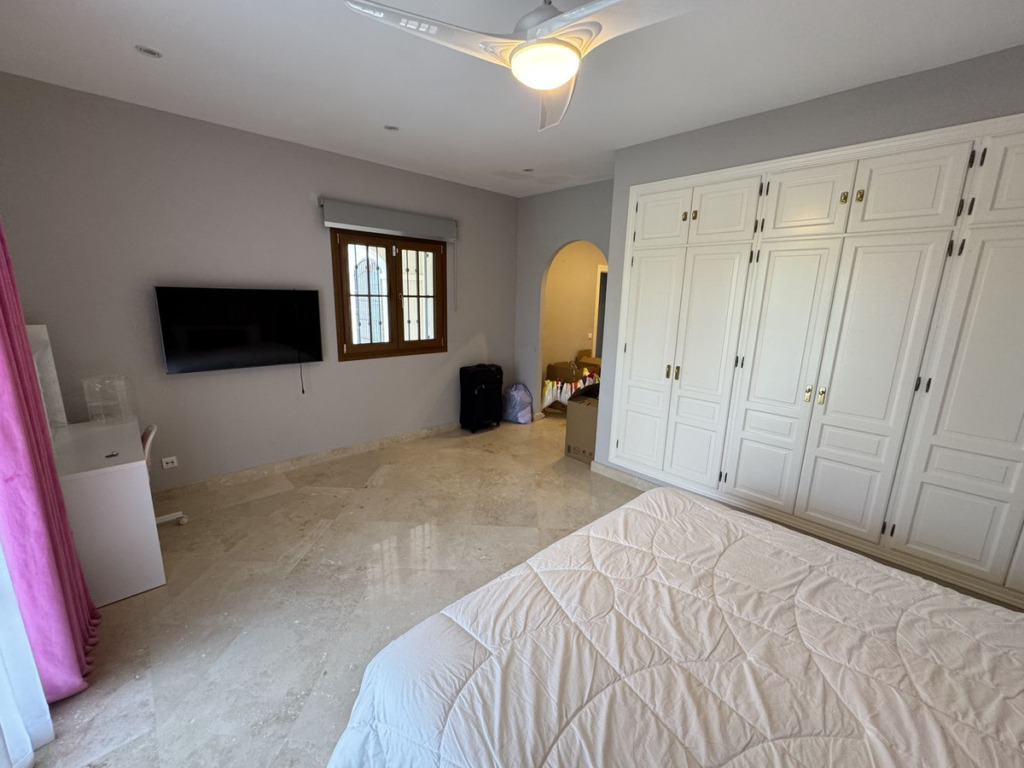 Detached Villa — El Paraiso