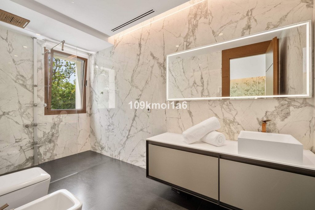 Detached Villa — Sierra Blanca