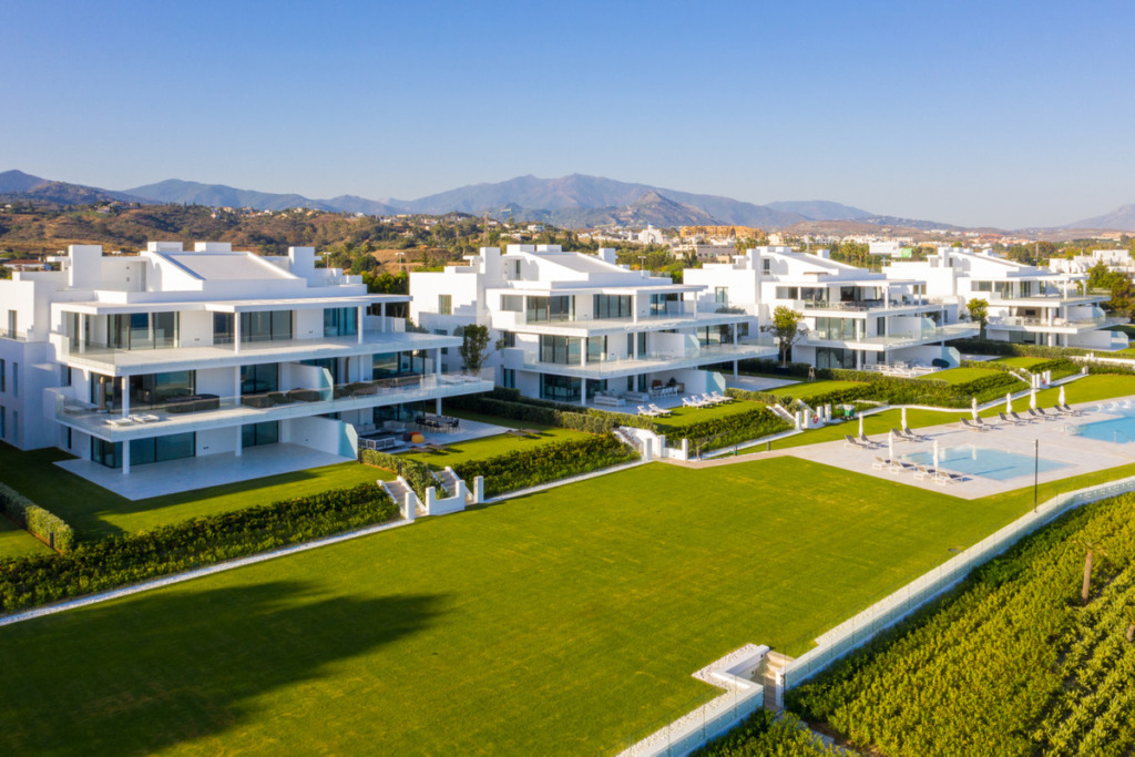 Middle Floor Apartment — Estepona