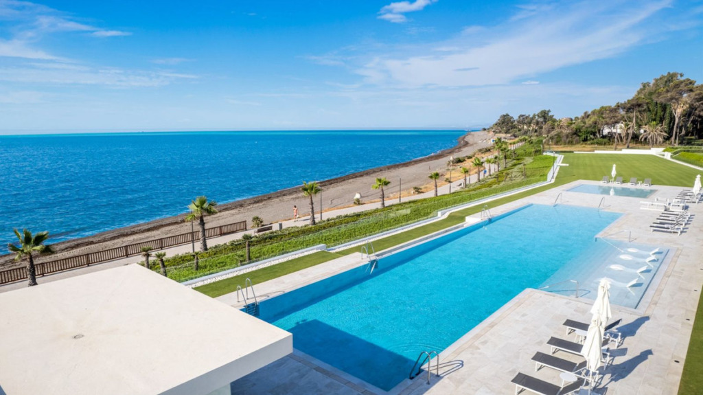 Middle Floor Apartment — Estepona