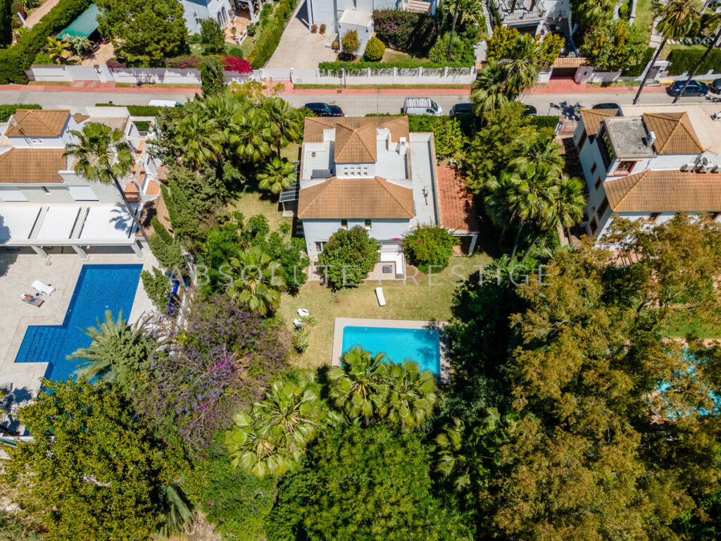 Villa – Chalet — Nueva Andalucía