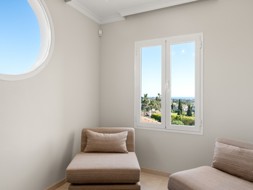 Detached Villa — Nueva Andalucía