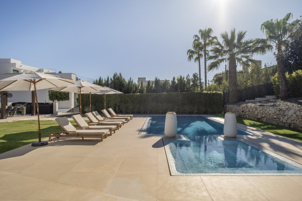 Detached Villa — Nueva Andalucía