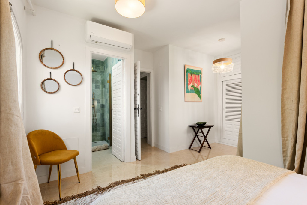 Villa – Chalet — Nueva Andalucía