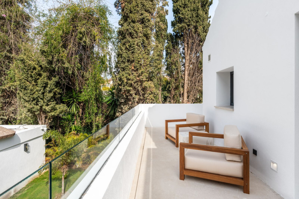 Detached Villa — Las Brisas