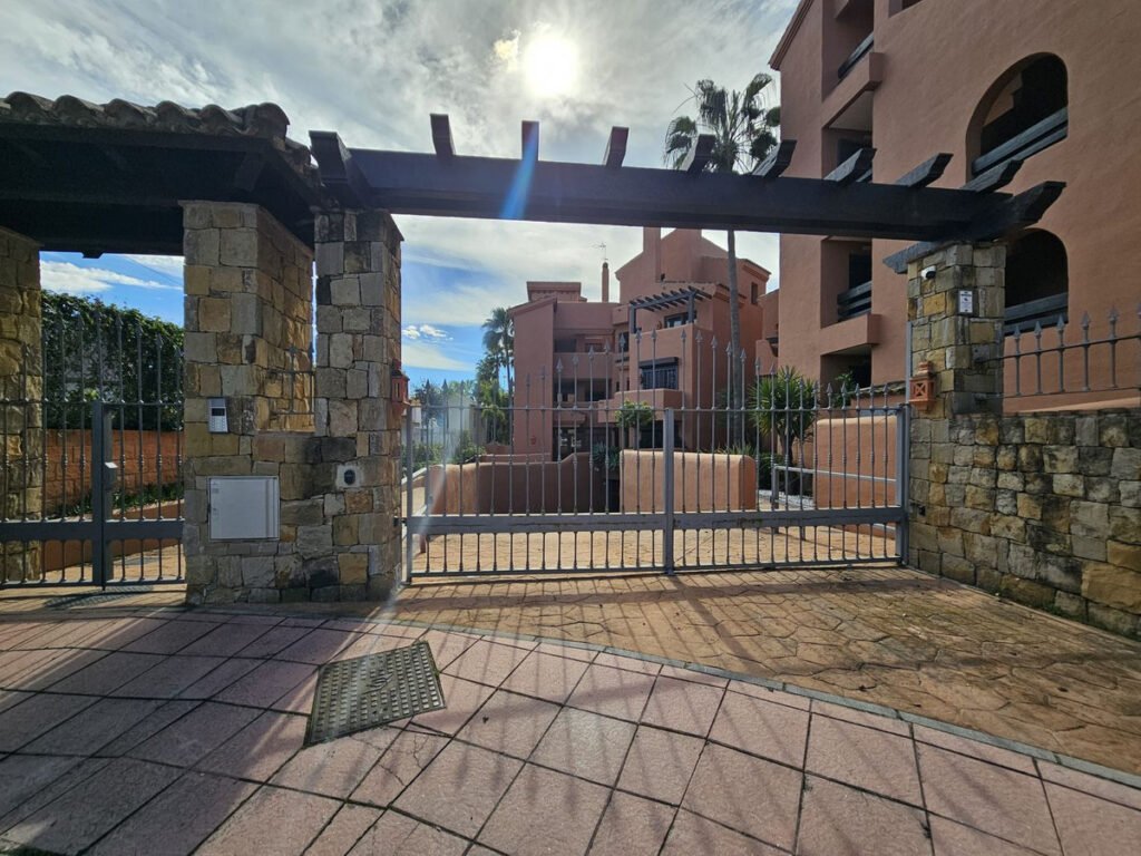 Middle Floor Apartment — Estepona
