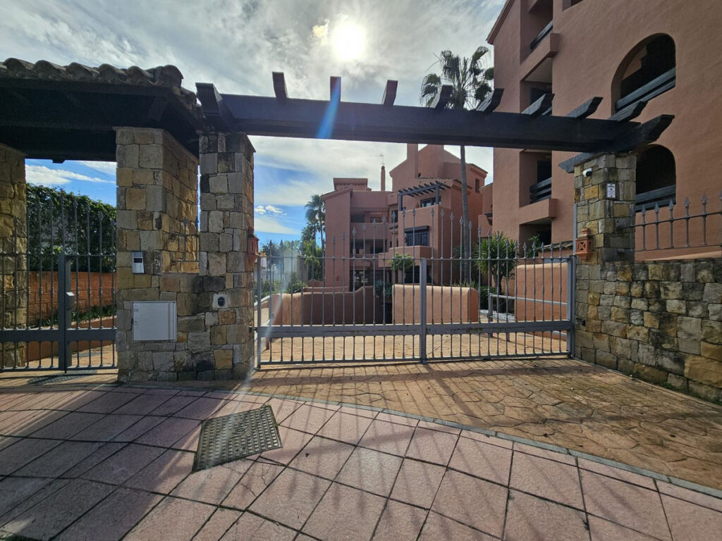 Middle Floor Apartment — Estepona