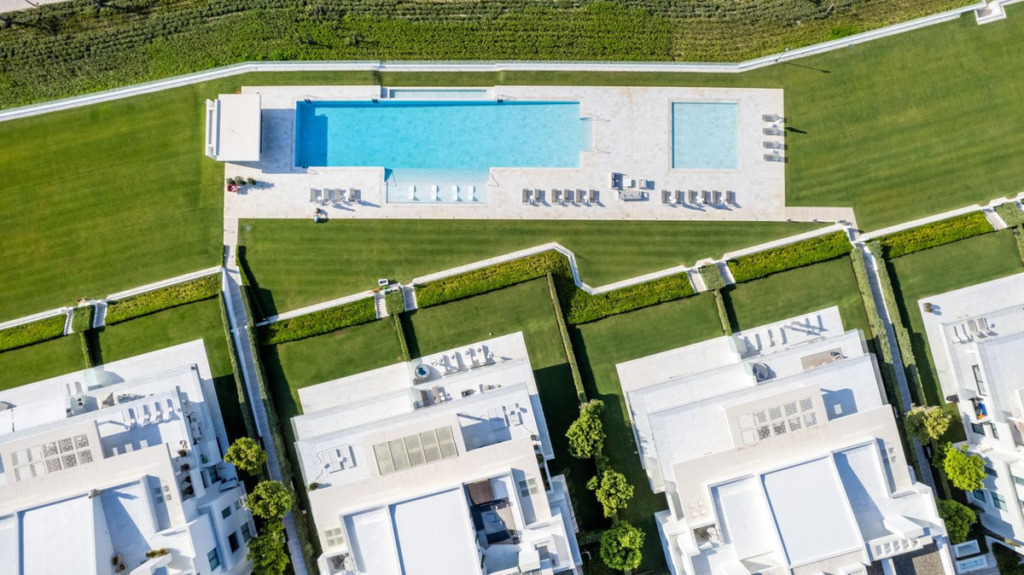 Middle Floor Apartment — Estepona