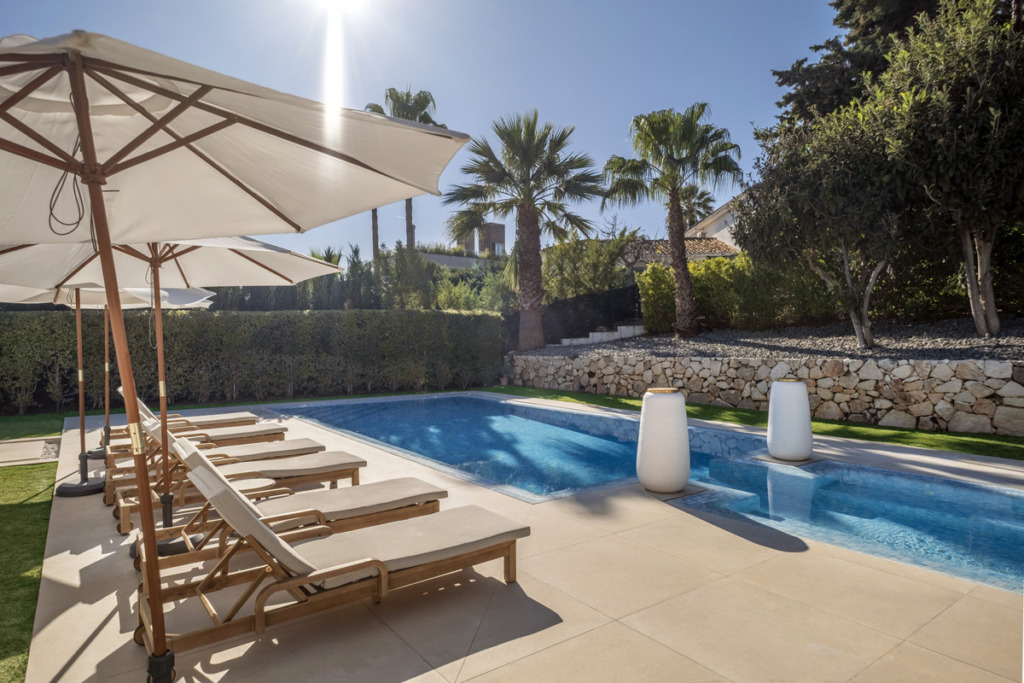 Villa – Chalet — Nueva Andalucía