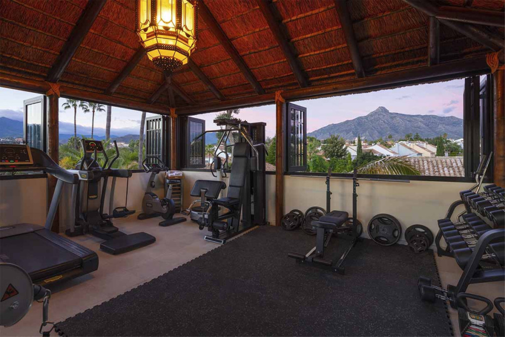 Villa – Chalet — Nueva Andalucía