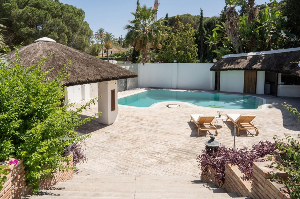 Detached Villa — Nueva Andalucía