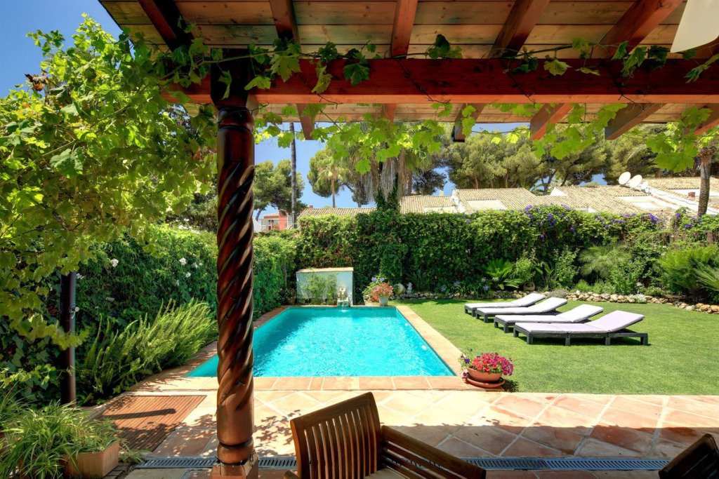 Villa – Chalet — Nueva Andalucía