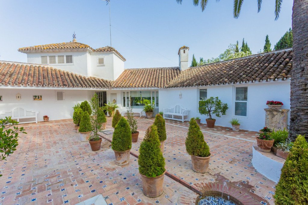 Villa – Chalet — The Golden Mile