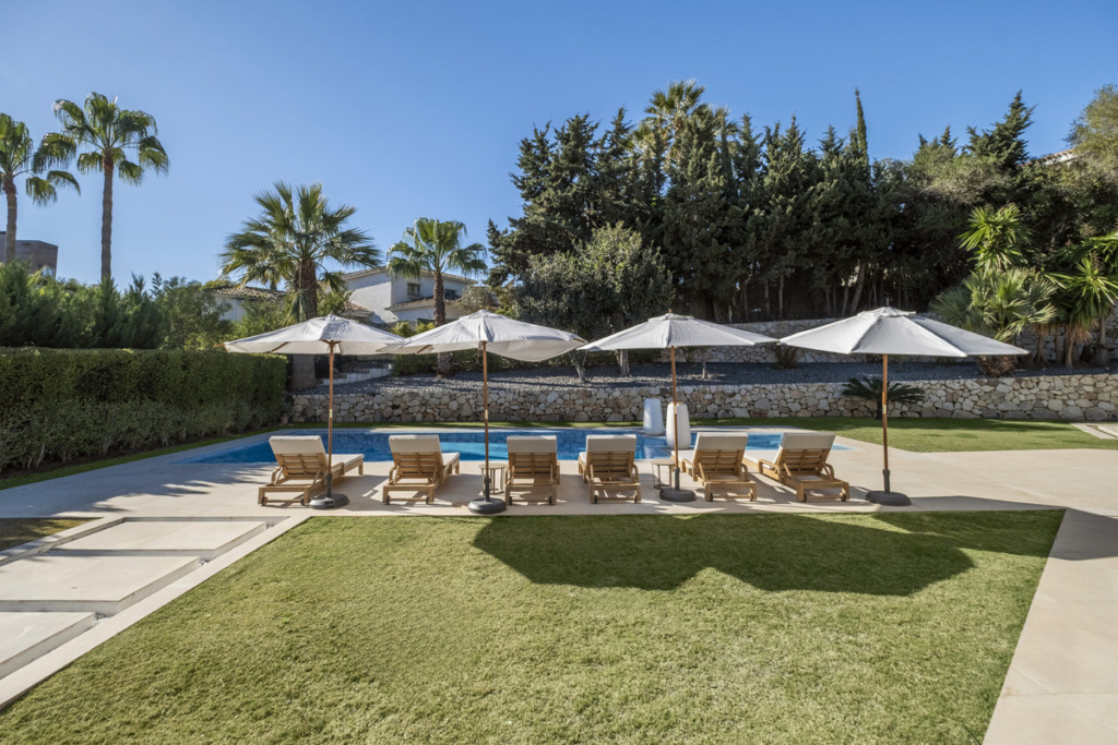 Detached Villa — Nueva Andalucía