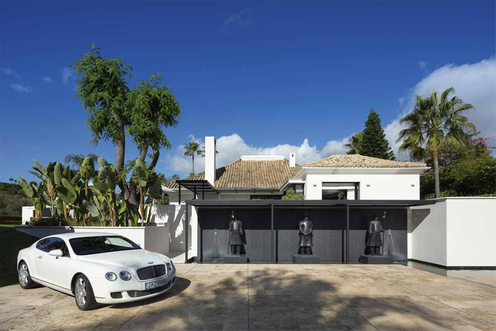 Detached Villa — Nueva Andalucía
