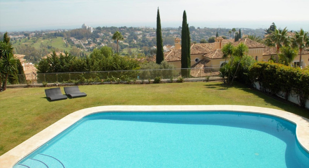 Detached Villa — El Paraiso
