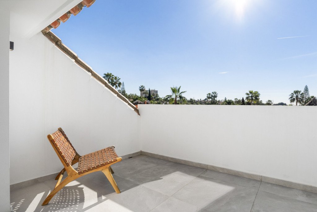 Villa – Chalet — Nueva Andalucía