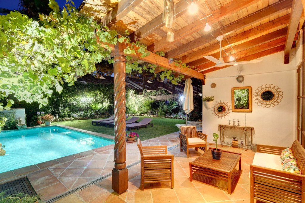 Villa – Chalet — Nueva Andalucía