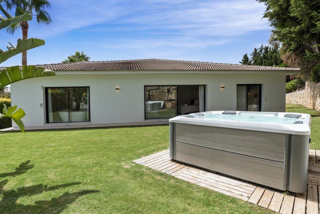 Villa – Chalet — Nueva Andalucía