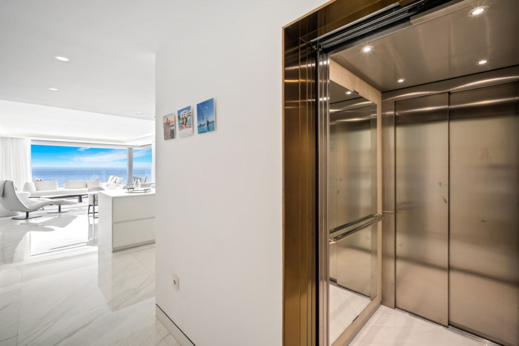 Apartamento Planta Media — Estepona