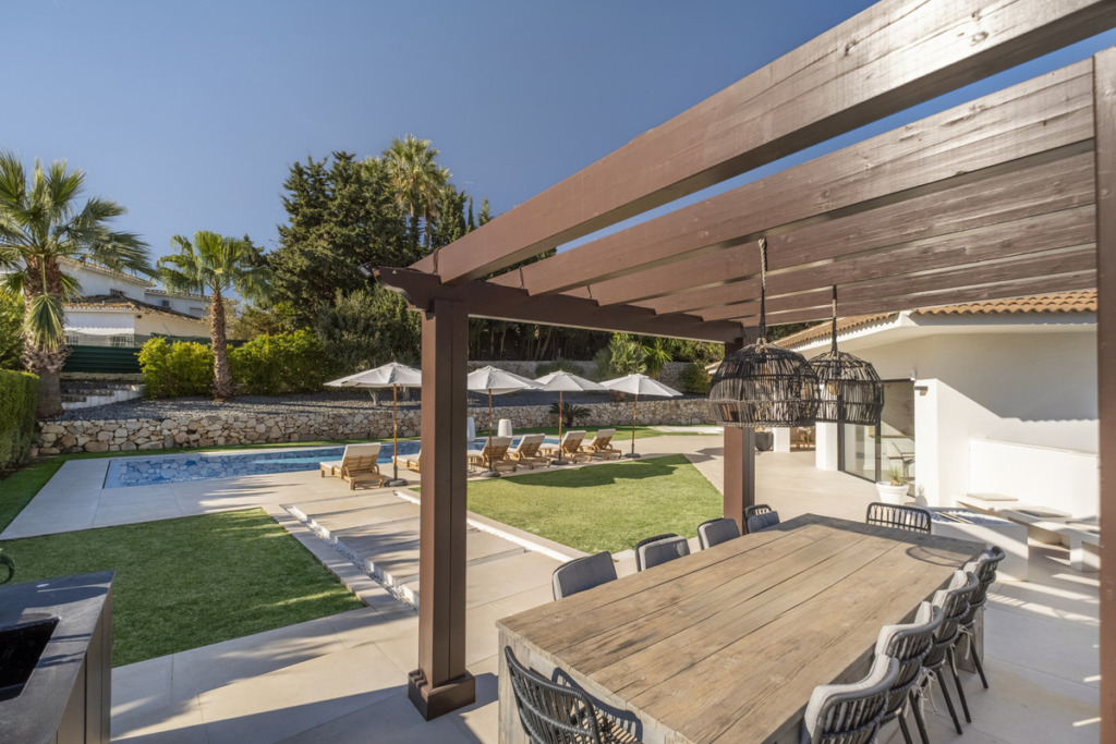 Detached Villa — Nueva Andalucía