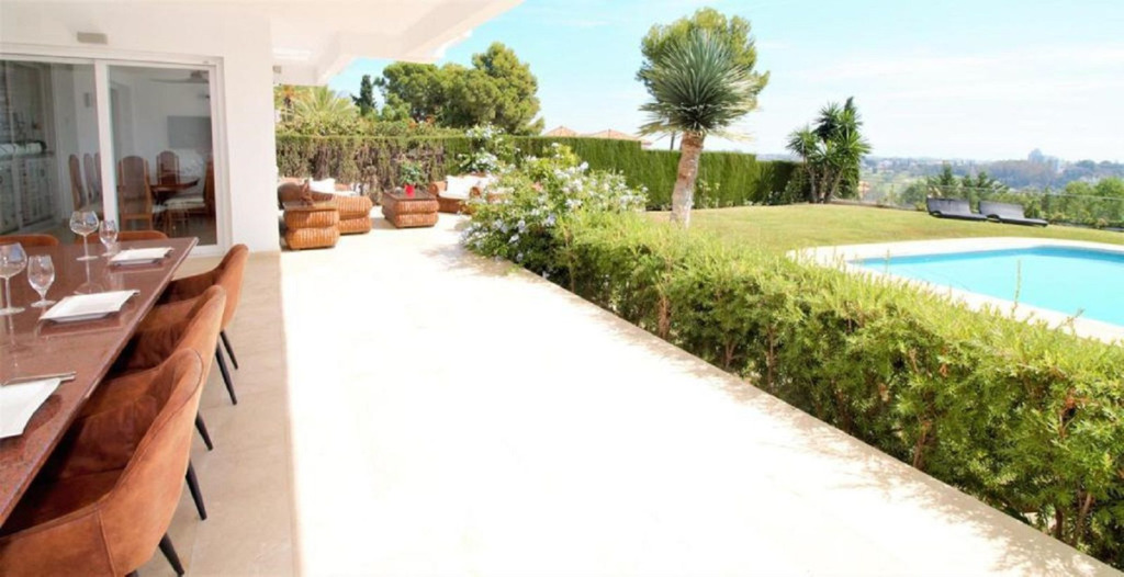 Detached Villa — El Paraiso