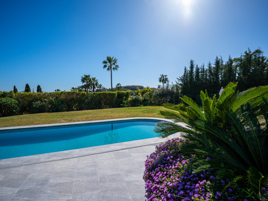 Detached Villa — Nueva Andalucía