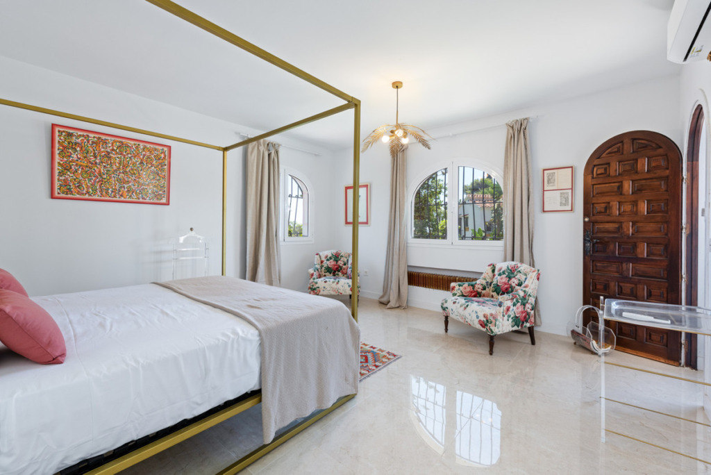 Villa – Chalet — Nueva Andalucía