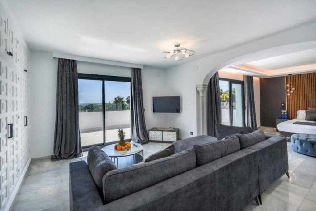 Detached Villa — Nueva Andalucía