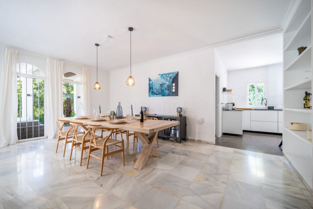 Villa – Chalet — Nueva Andalucía