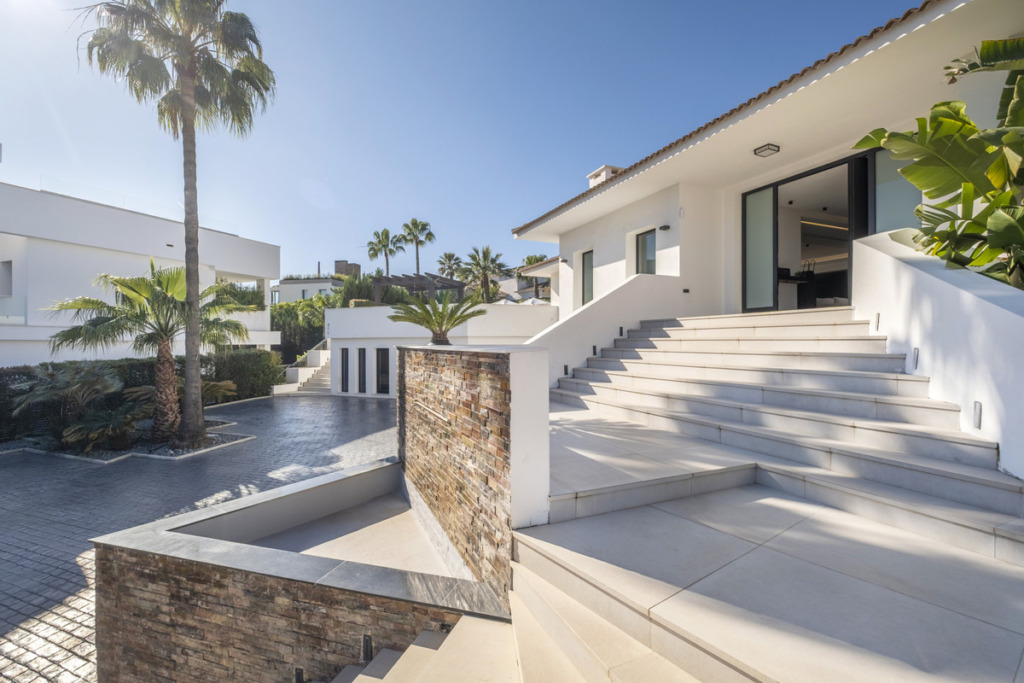 Villa – Chalet — Nueva Andalucía