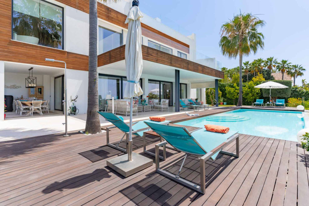 Villa – Chalet — Nueva Andalucía