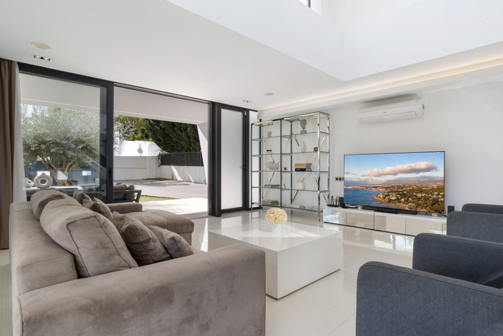 Villa – Chalet — Nueva Andalucía