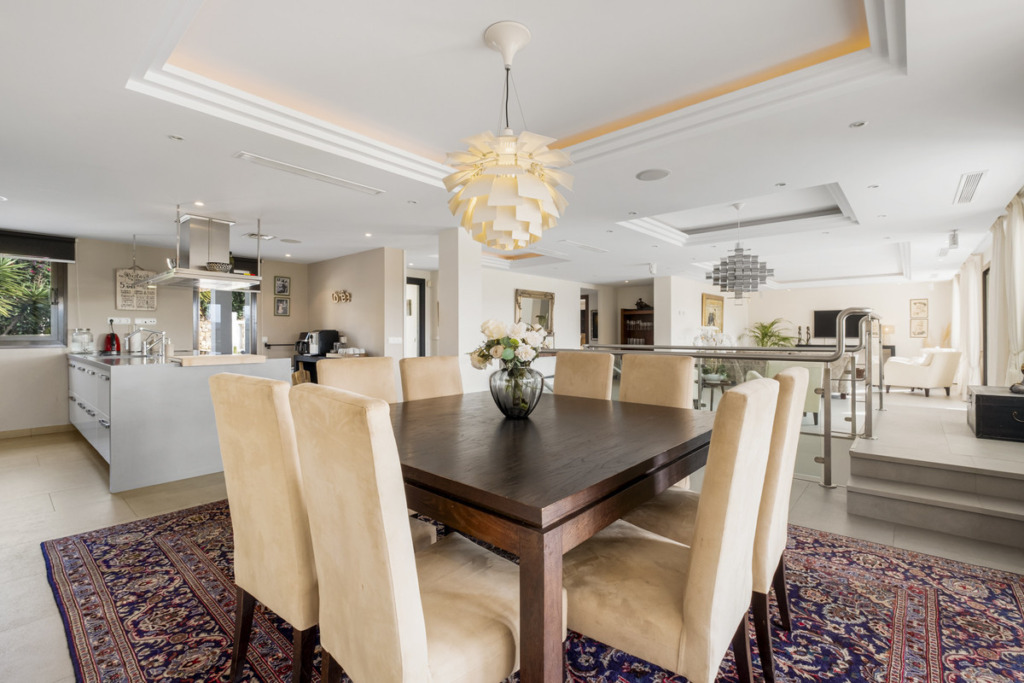 Villa – Chalet — Nueva Andalucía
